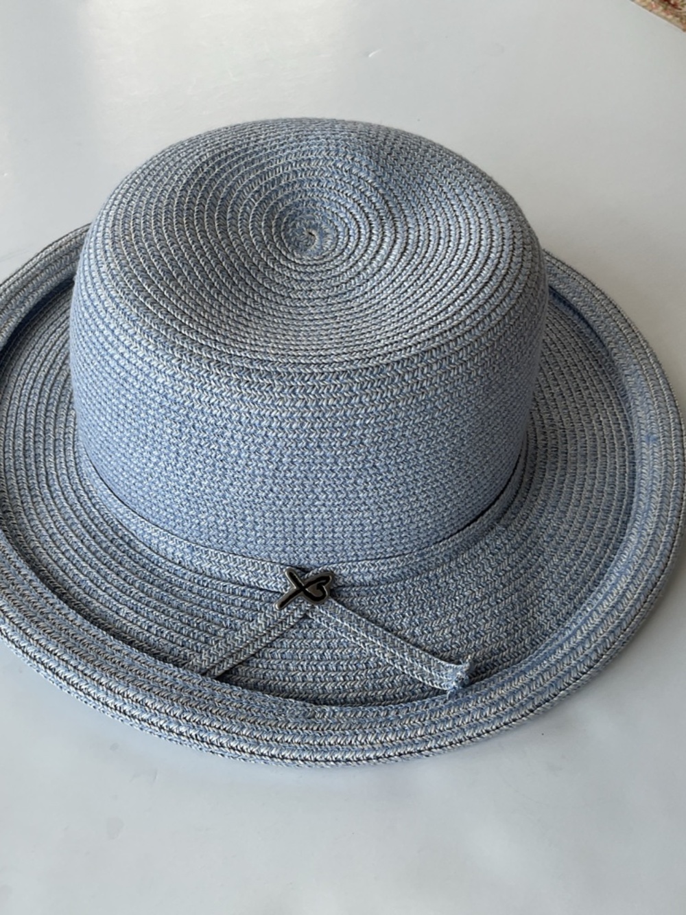 Betmar Of New York Wide Brim Light Grey Woven Derby Hat Women’s Flower Bow